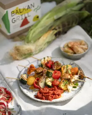 Balkan Grill mit Grillspießen
