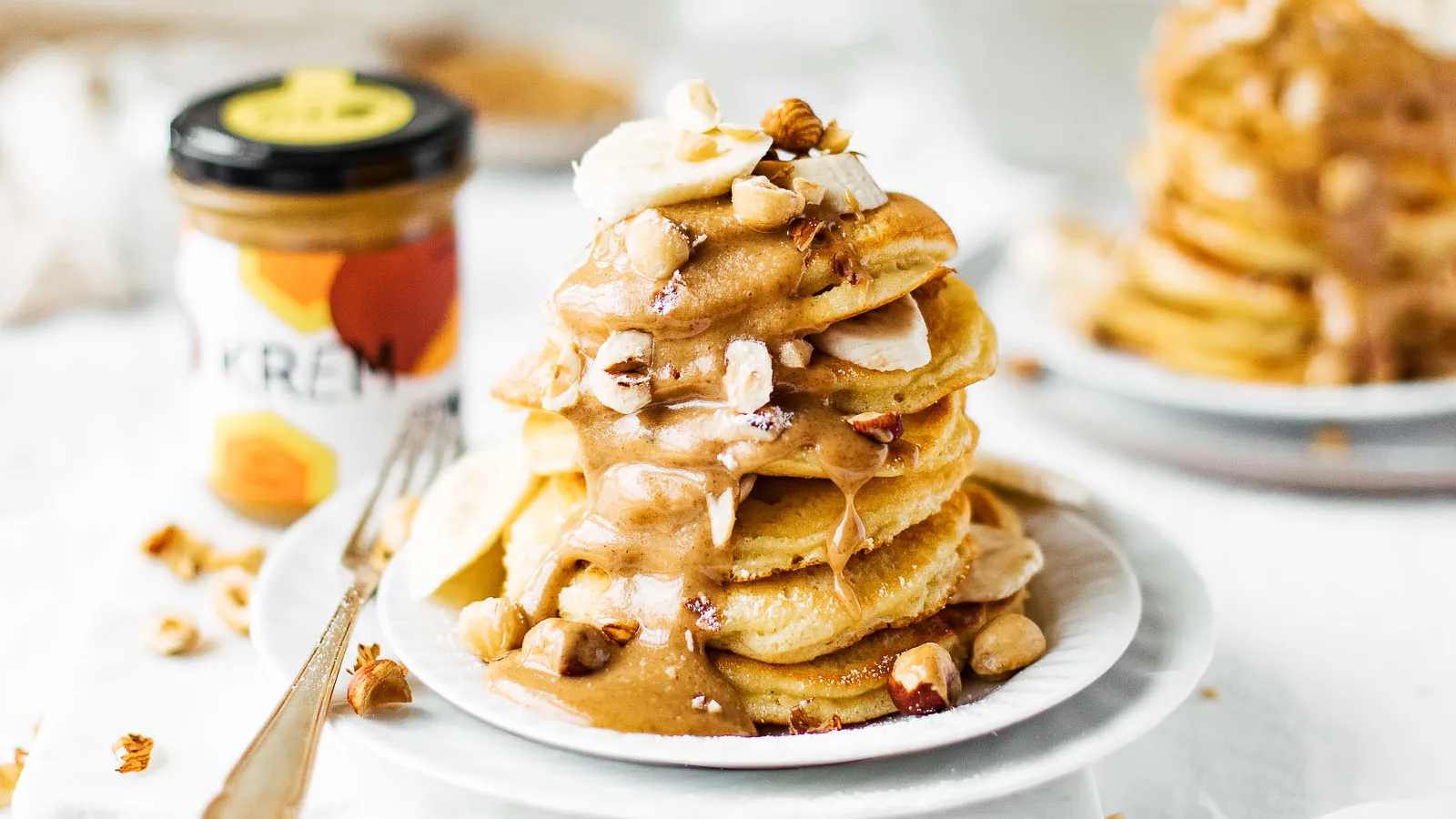 Ein leckerer Pancake mit Bio Nussmuse aus Haselnüssen und Honig von BioBalkan