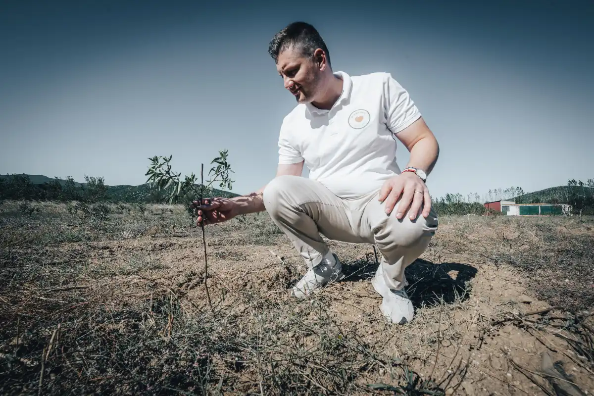 Mandelbaumer Kristijan kümmert sich um den Nachwuchs